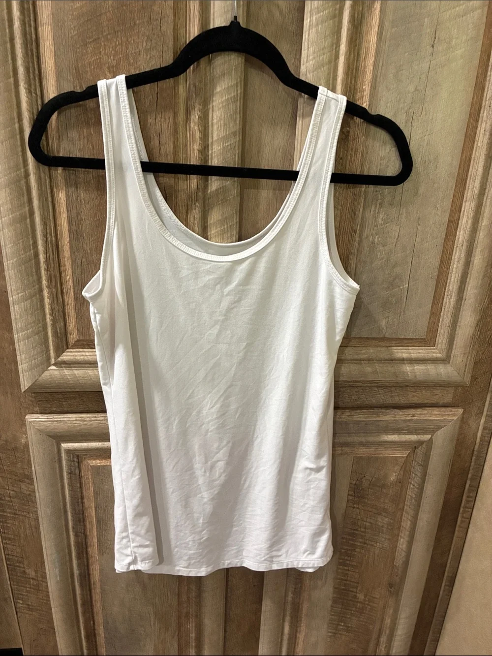 No Boundaries White Scoop Neck Tank Top - Picture 4 of 9
